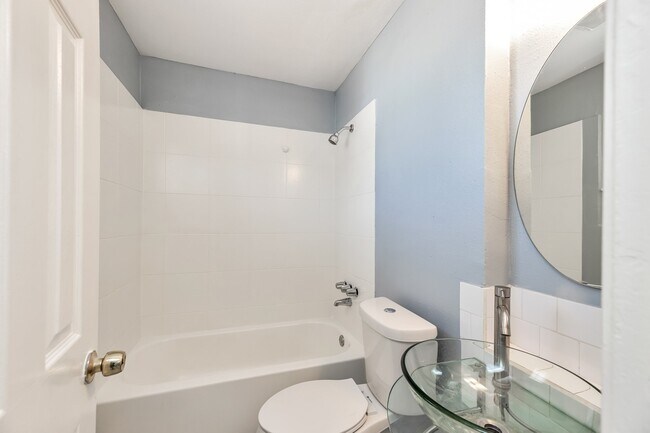 Building Photo - 3040 Golfcrest Blvd Unit 2