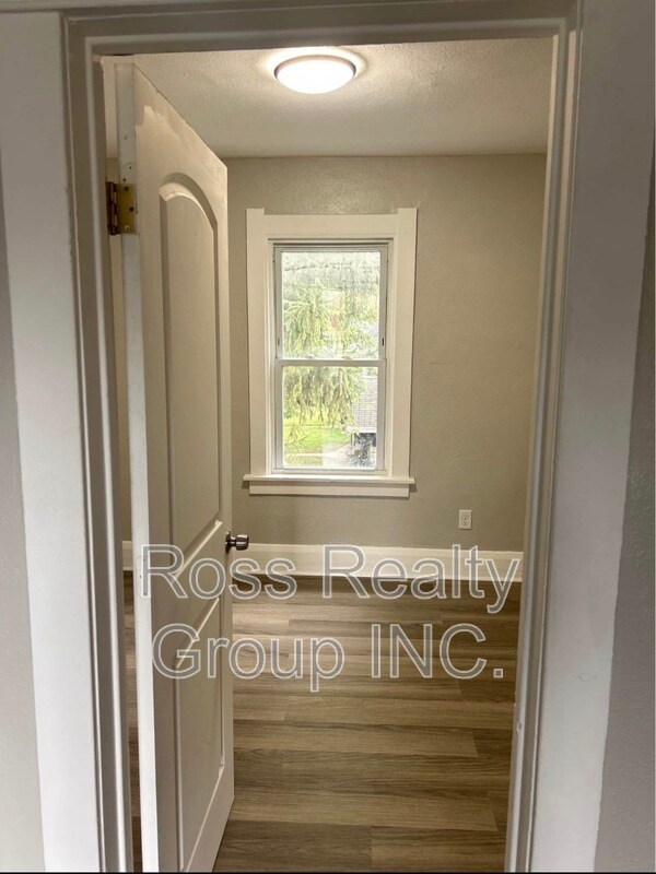 Photo - 711 Woodstock Ave