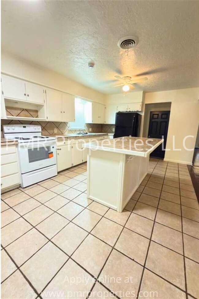 Photo - 4 Bedrooms / 2 Bathrooms House