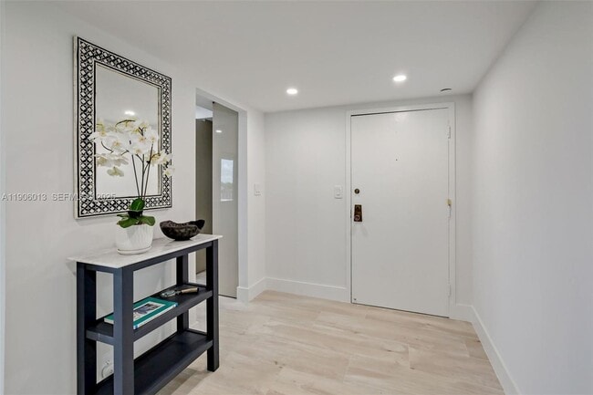 Building Photo - 1111 Crandon Blvd Unit A507