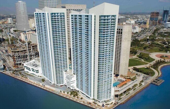 Building Photo - 325 S Biscayne Blvd Unit 2415