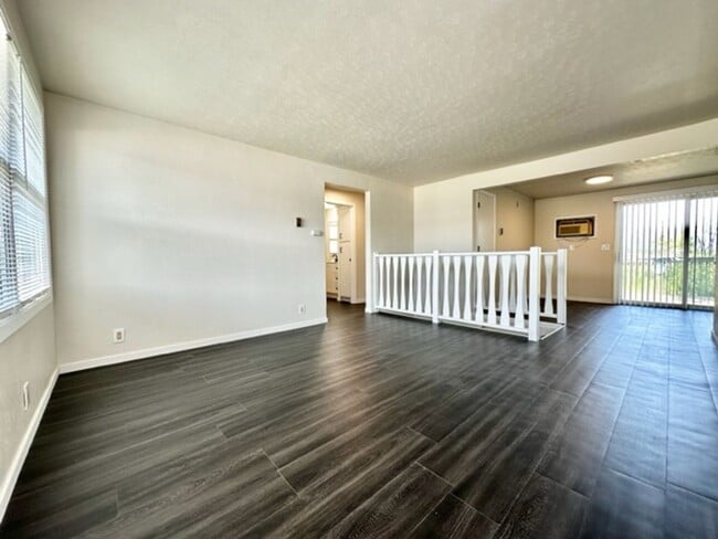 Building Photo - 2871 S Broadway Rental