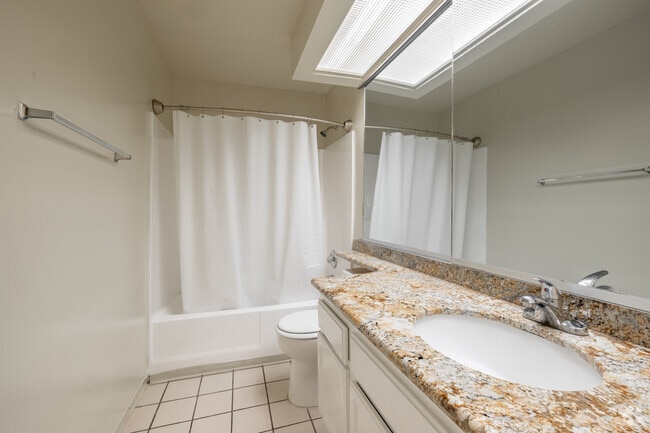 3BR, 2BA - 1,150SF - Bathroom