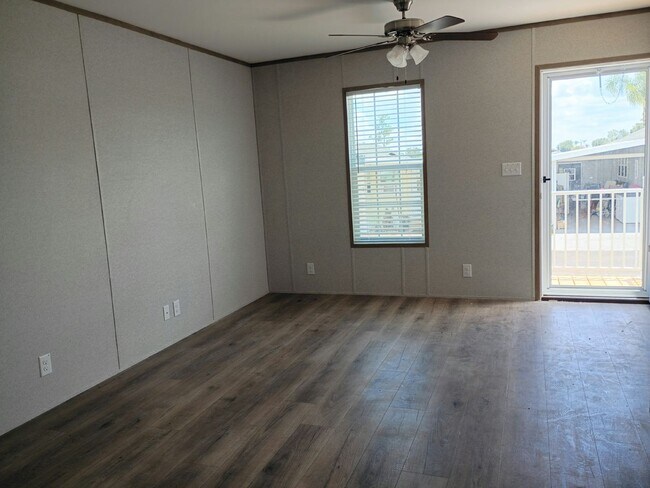 30 Glass St