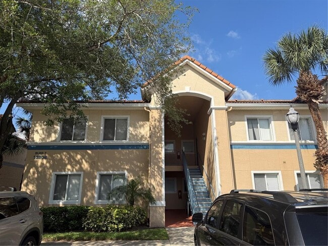 Building Photo - 13208 Villa Vista Dr Unit 201