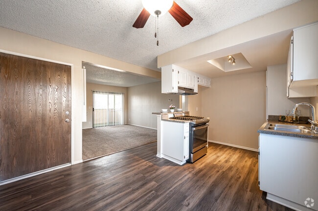 1BR, 1BA - 717SF - Dining/Kitchen - Cherry Cove