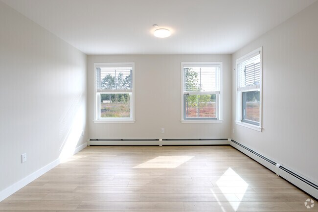 2BR, 1BA, 986sf - Pine Point