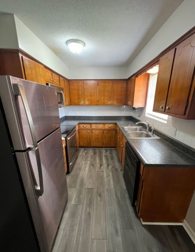 Photo - Spacious 3 Bedroom Home with Bonus Basemen...