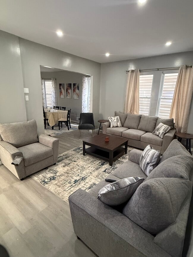 Photo - 72 Seymour Ave