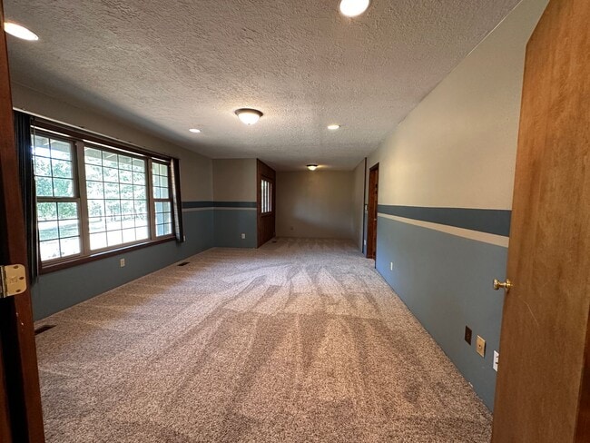 Photo - *COMING SOON* Spacious Home on 2 acres in the countryside of Sheridan