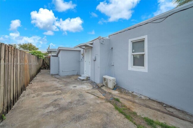 Photo - 2372 NW 34th St