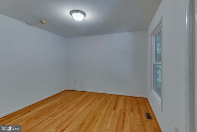 Photo - 8413 Manor View Rd