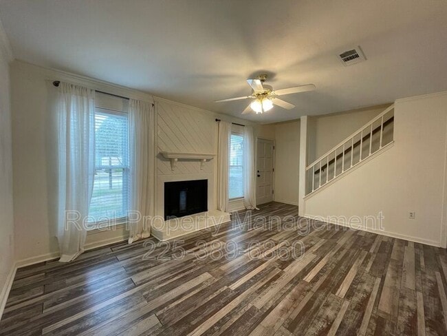 Photo - 9841 Siegen Ln