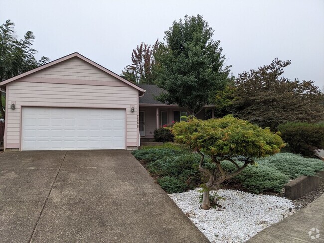 Building Photo - Single Story West Salem Home with Fenced B...