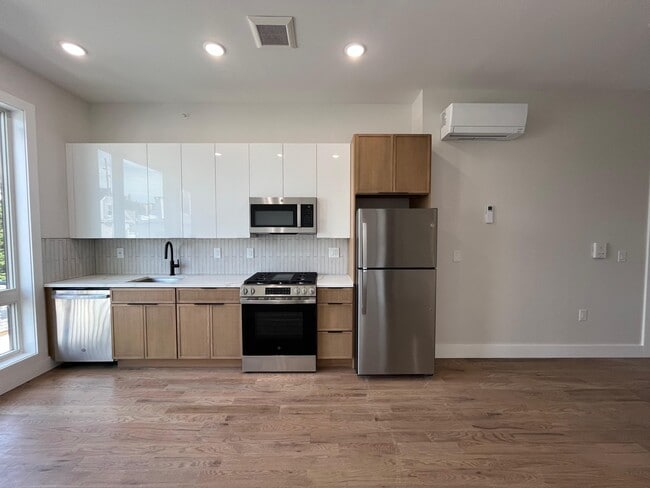 Building Photo - 43 Lembeck Ave Unit 305