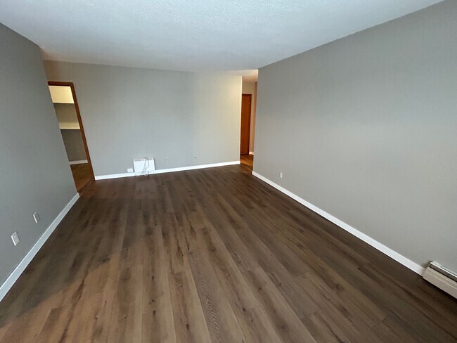 Photo - 443-443 Lorne St N Unit 12