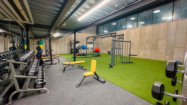 Gimnasia - 201 Newark Pompton Turnpike