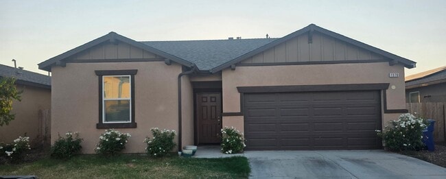 Building Photo - Lovely 3/2 Century Home In Madera