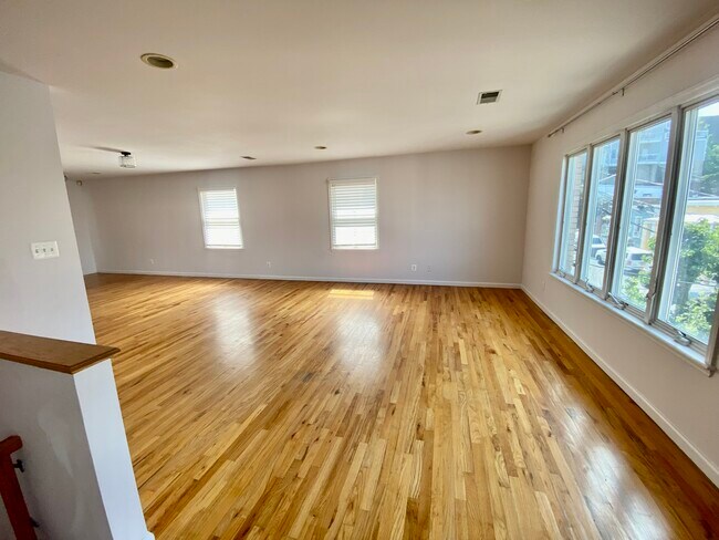 Photo - 1208 44TH St Unit 2