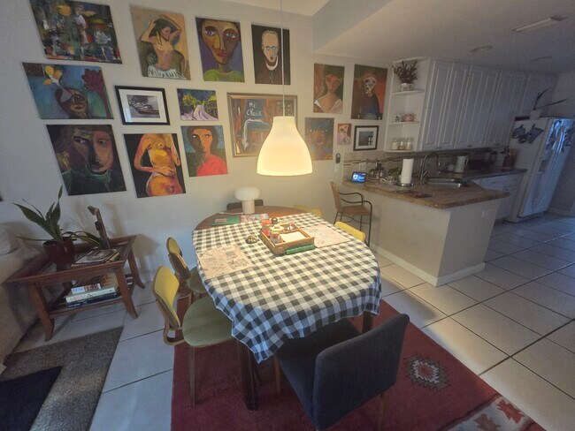 dinning room - 137 Radcliffe Ct