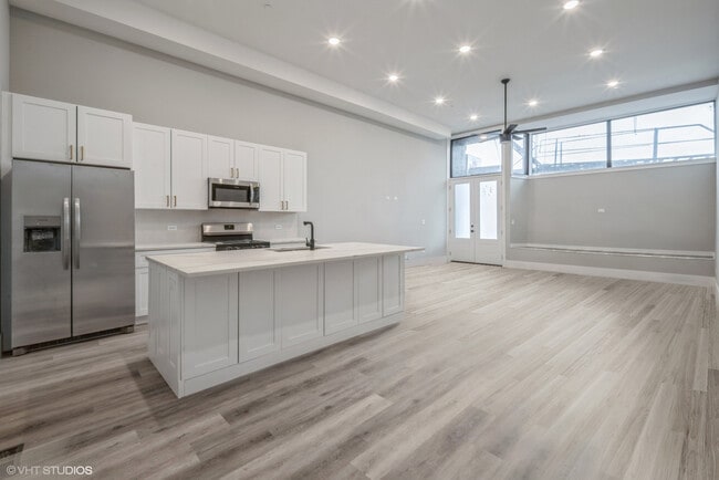 Photo - 639 W 18th St Unit 1