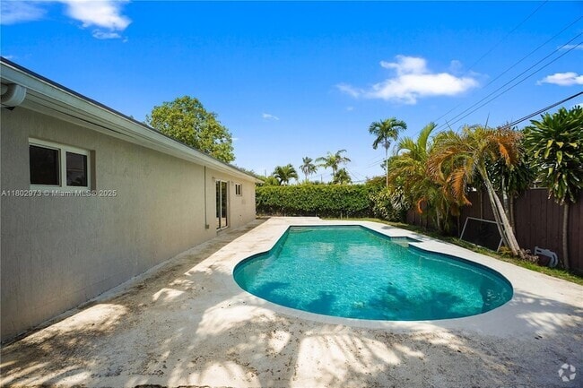 Building Photo - 10501 SW 53rd St Rental