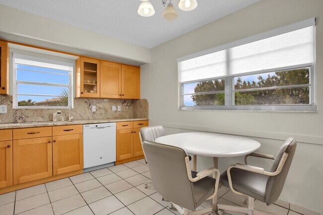 Photo - 1605 Abaco Dr Unit M4