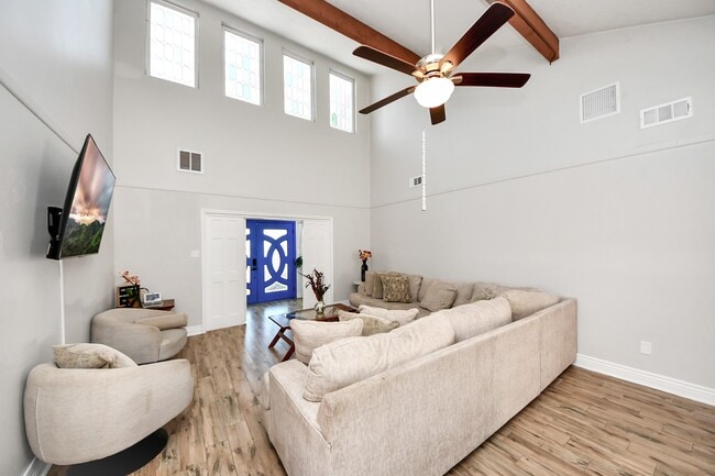 Photo - 15715 Creekhaven Dr