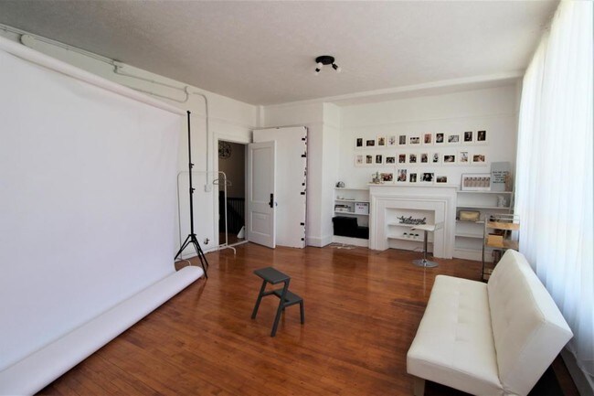 Photo - 107 W Sycamore St