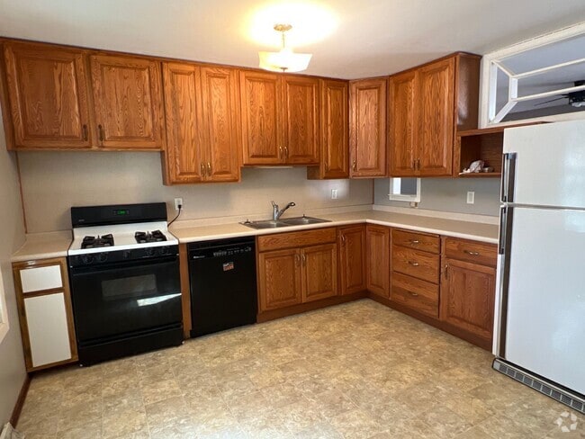 Building Photo - Treynor 2 Bedroom House