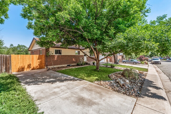 Photo - 11542 Downing St