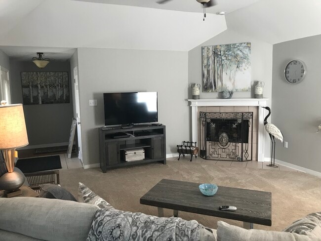 36 Hollycrest Blvd
