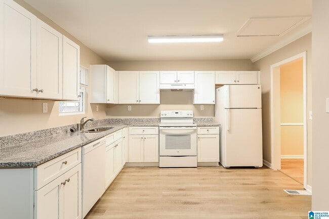 Photo - 637 16th Ave NW