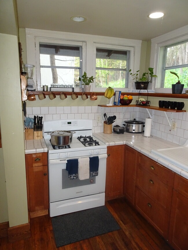 Photo - 718 Cliff St