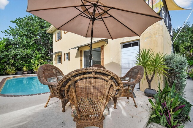 Building Photo - 216 Ocean Breeze Unit 1lo Pool