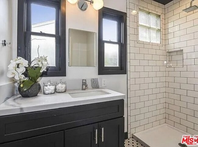 Photo - 5501 Morella Ave