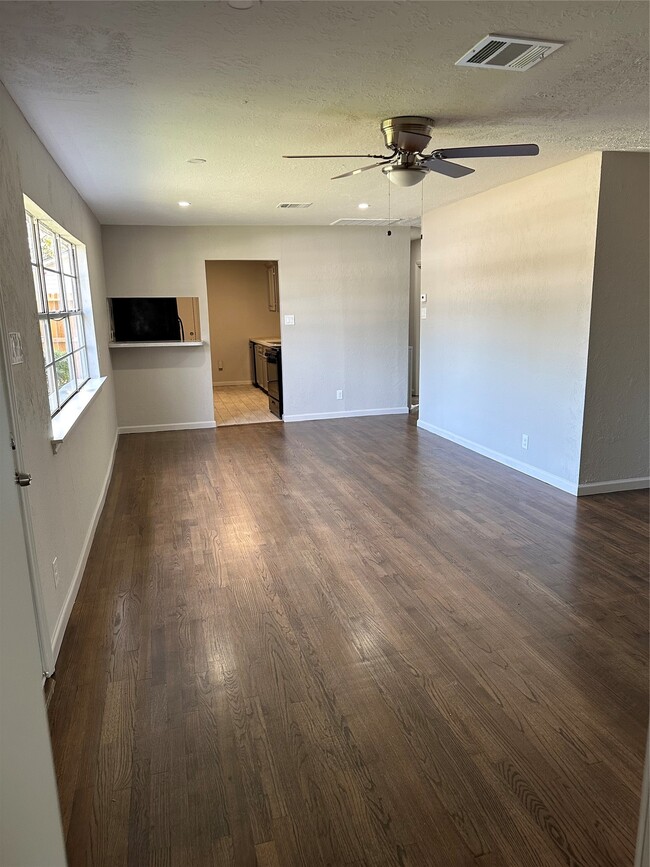 Photo - 2502 Kingsdale Dr