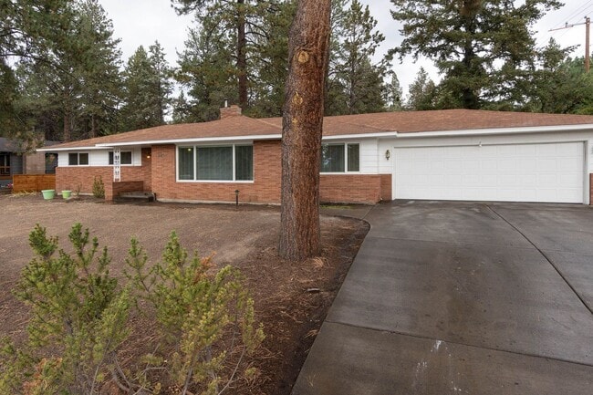 Building Photo - West Hills 4 Bdrm+, 3 Bath Mid Century - A... Rental
