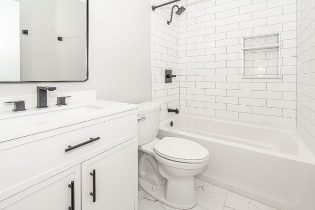 Building Photo - 118 Camelot Ct