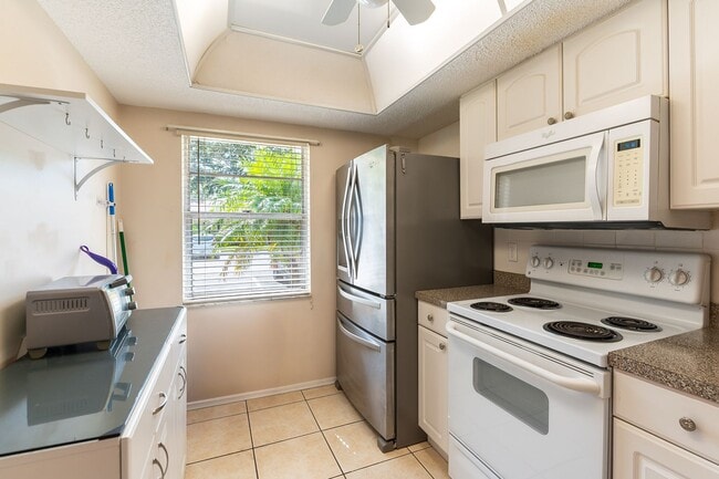 Photo - Conveniently located Unfurnished 2-bed, 2-...