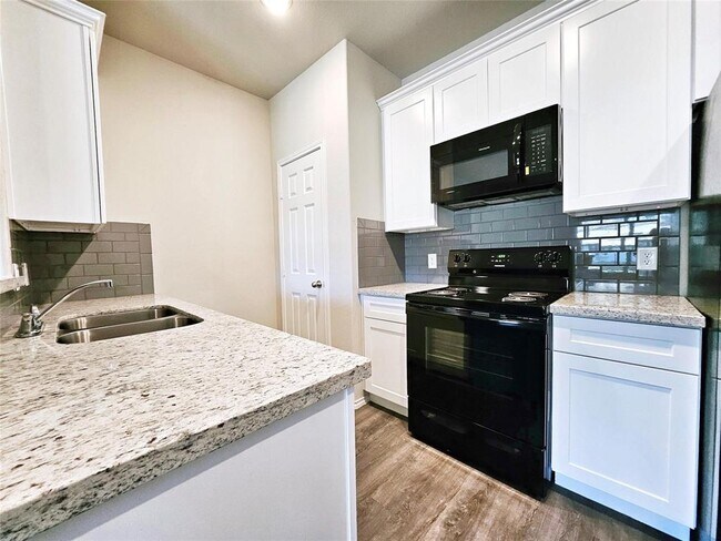 Photo - 310 S 12th St