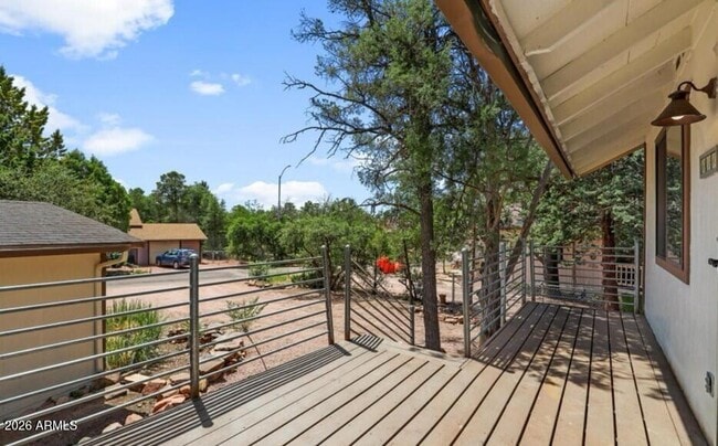 Photo - 608 N Luzern Cir