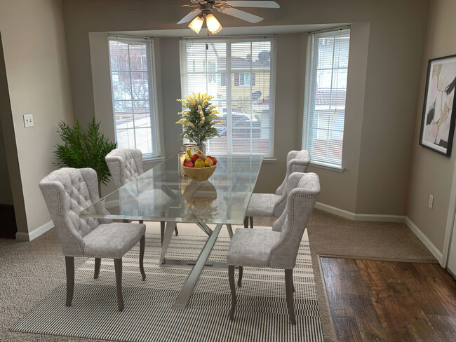 Dining Area - Arbor Ridge Apartments