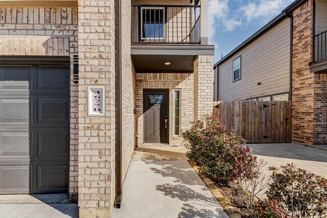 Photo - 4677 Bellfort Ave Unidad B