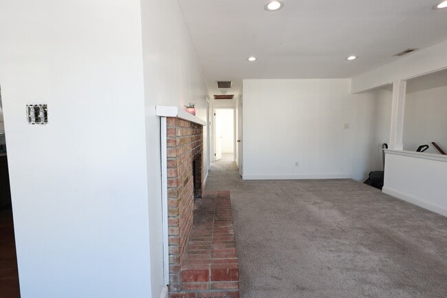 Living Room - 8 Fanelli Ln Unit 8A