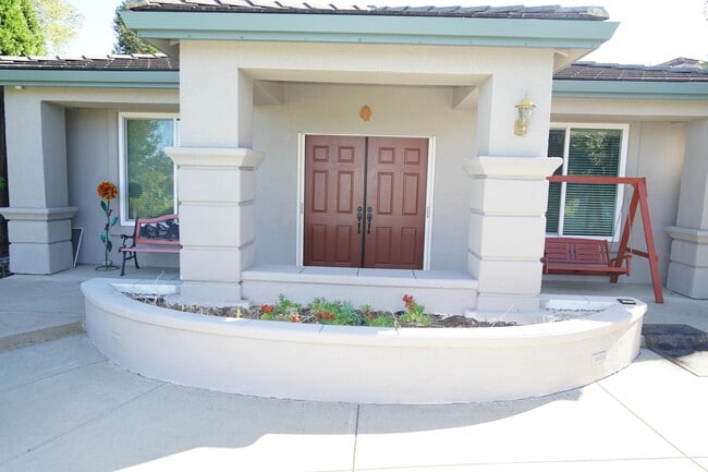 Building Photo - 9442 Blessing Dr