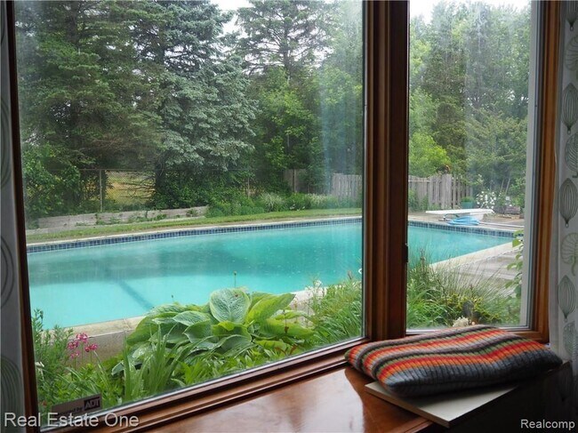 Photo - 5837 Folkstone Dr