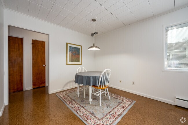1BR, 1BA - 750SF - Dining Room