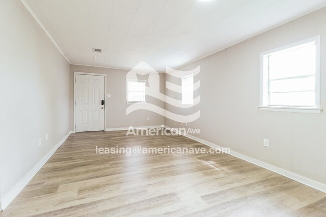 Photo - 1267 Hamilton St