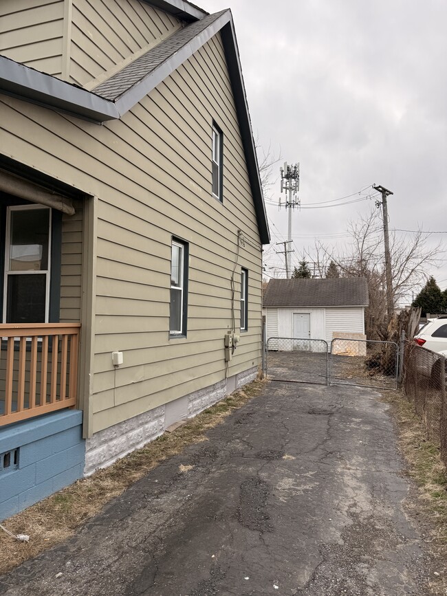 Photo - 18168 Brohl St